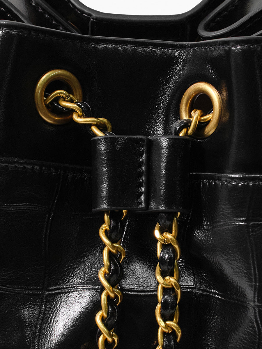 Elegant and exquisite bucket bag