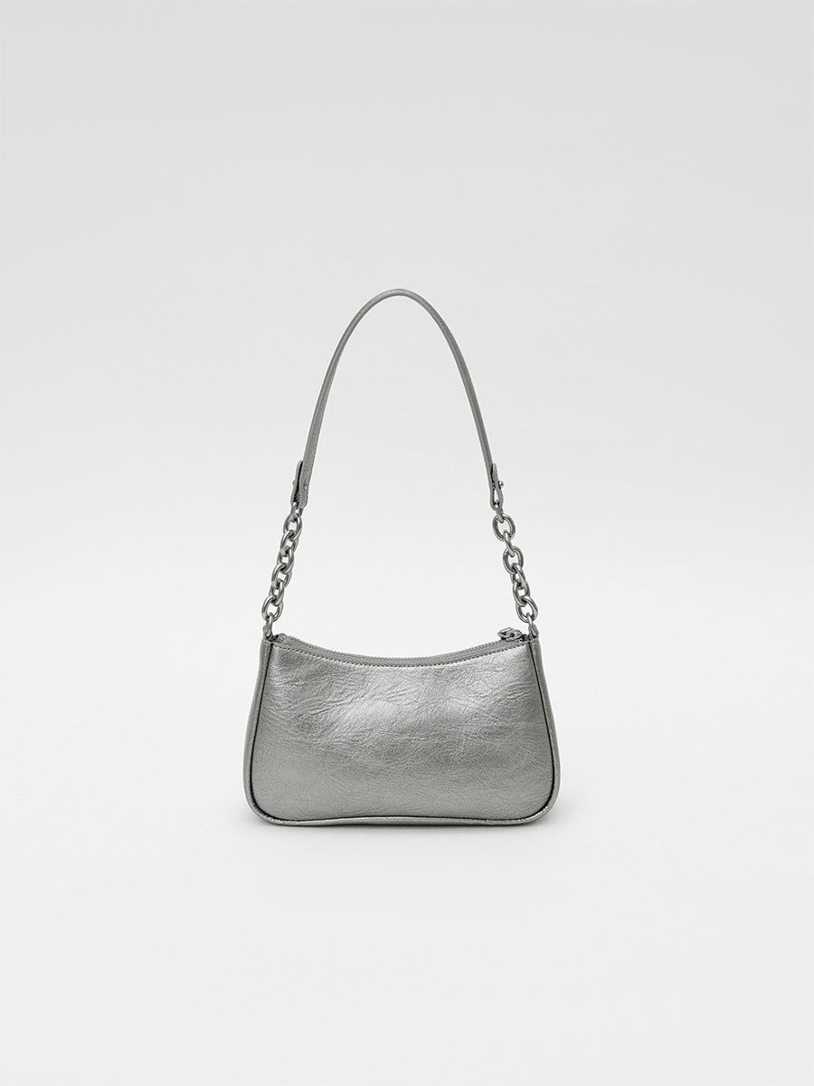 New underarm bag with a sense of desig
