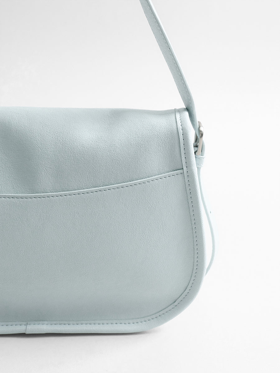 Luxurious lightweight shoulder bag with premium feel