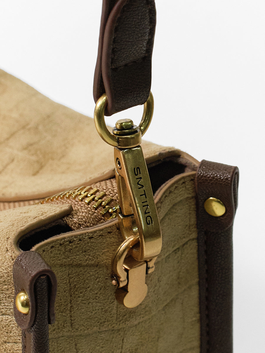 Fashionable hand-held box bag for autumn and winter