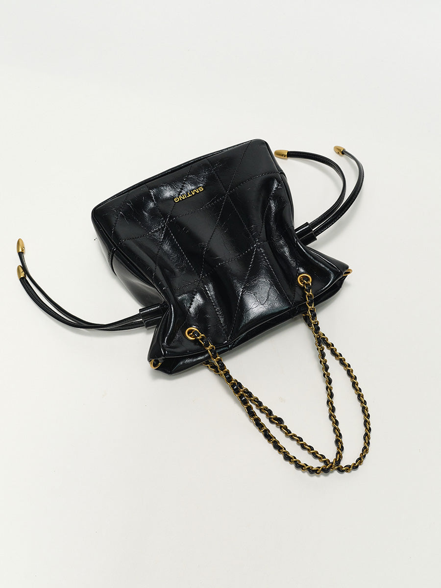 Tote bag with diamond pattern design