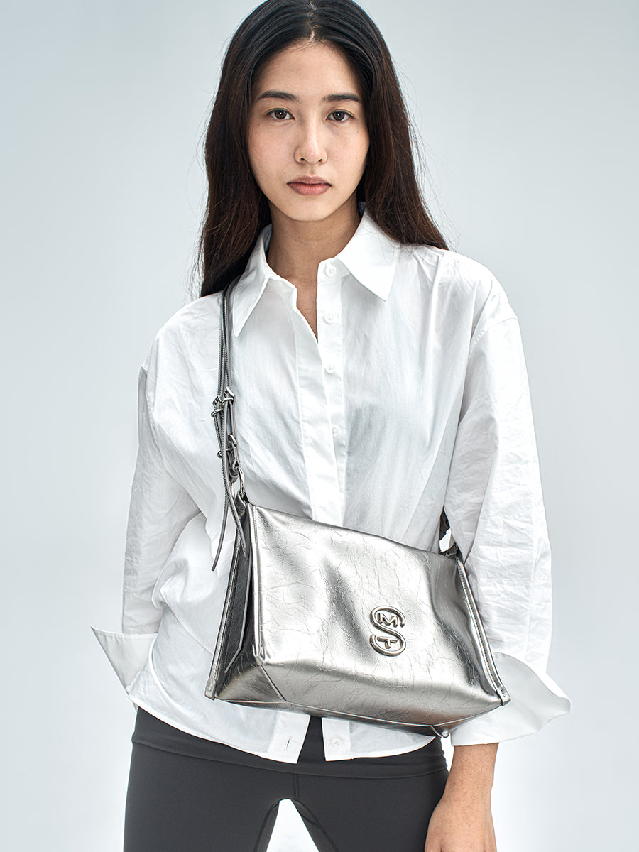 Classic and futuristic combination underarm bag