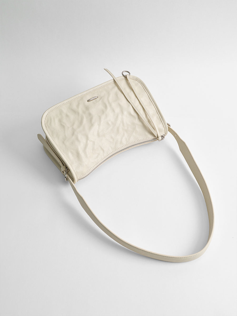 Luxurious and versatile underarm bag