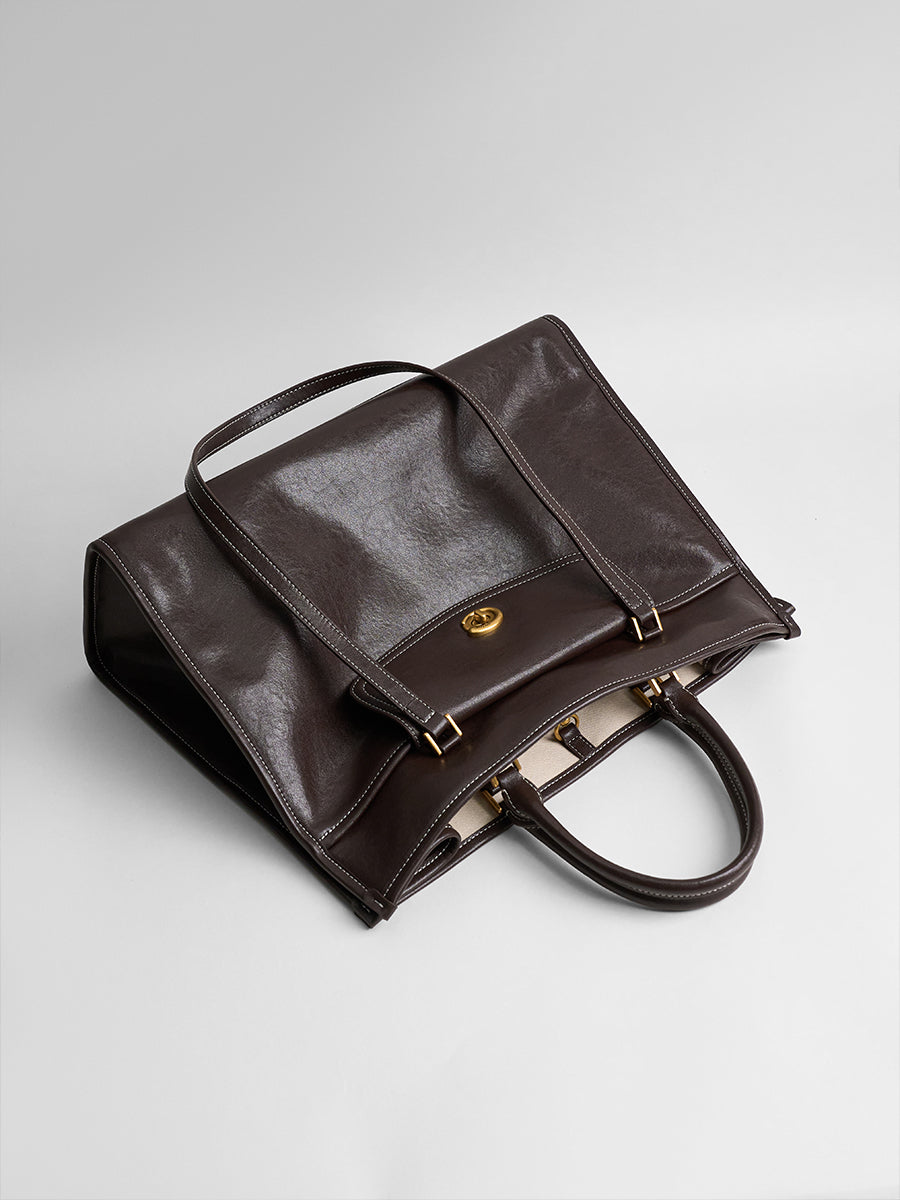 Large-capacity commuting handbag