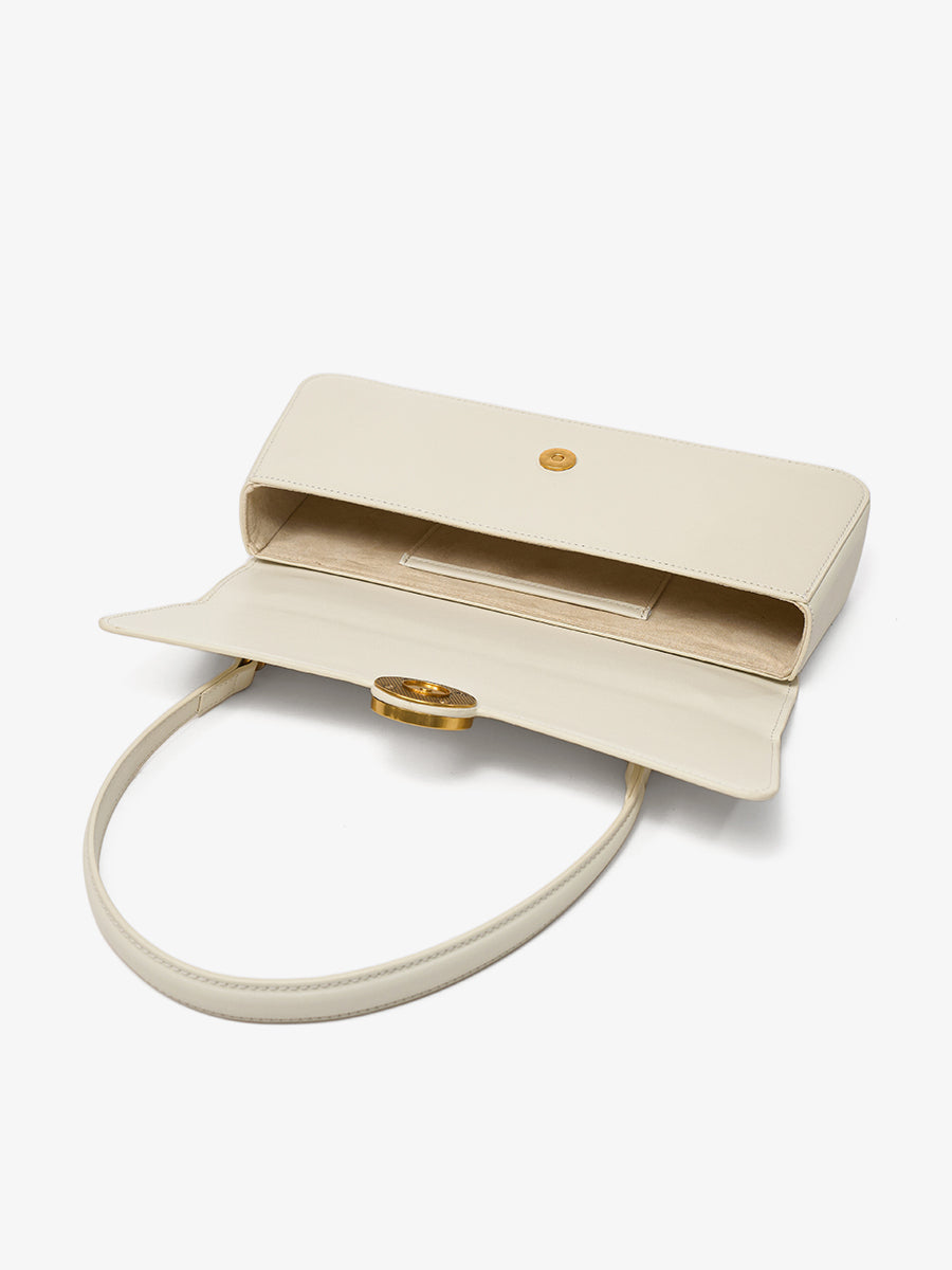 Classic and retro underarm bag baguette bag