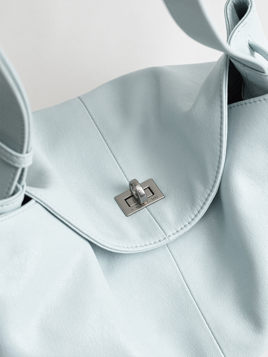 Large-capacity commuter tote bag
