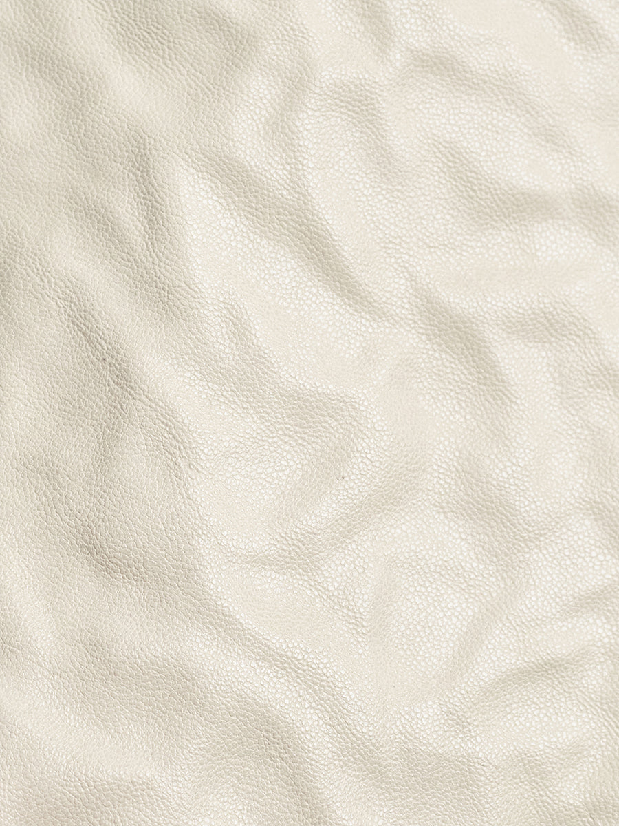 Luxurious and versatile underarm bag