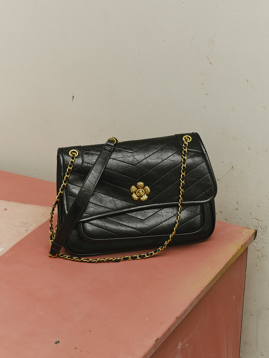 Casual chic chain bag