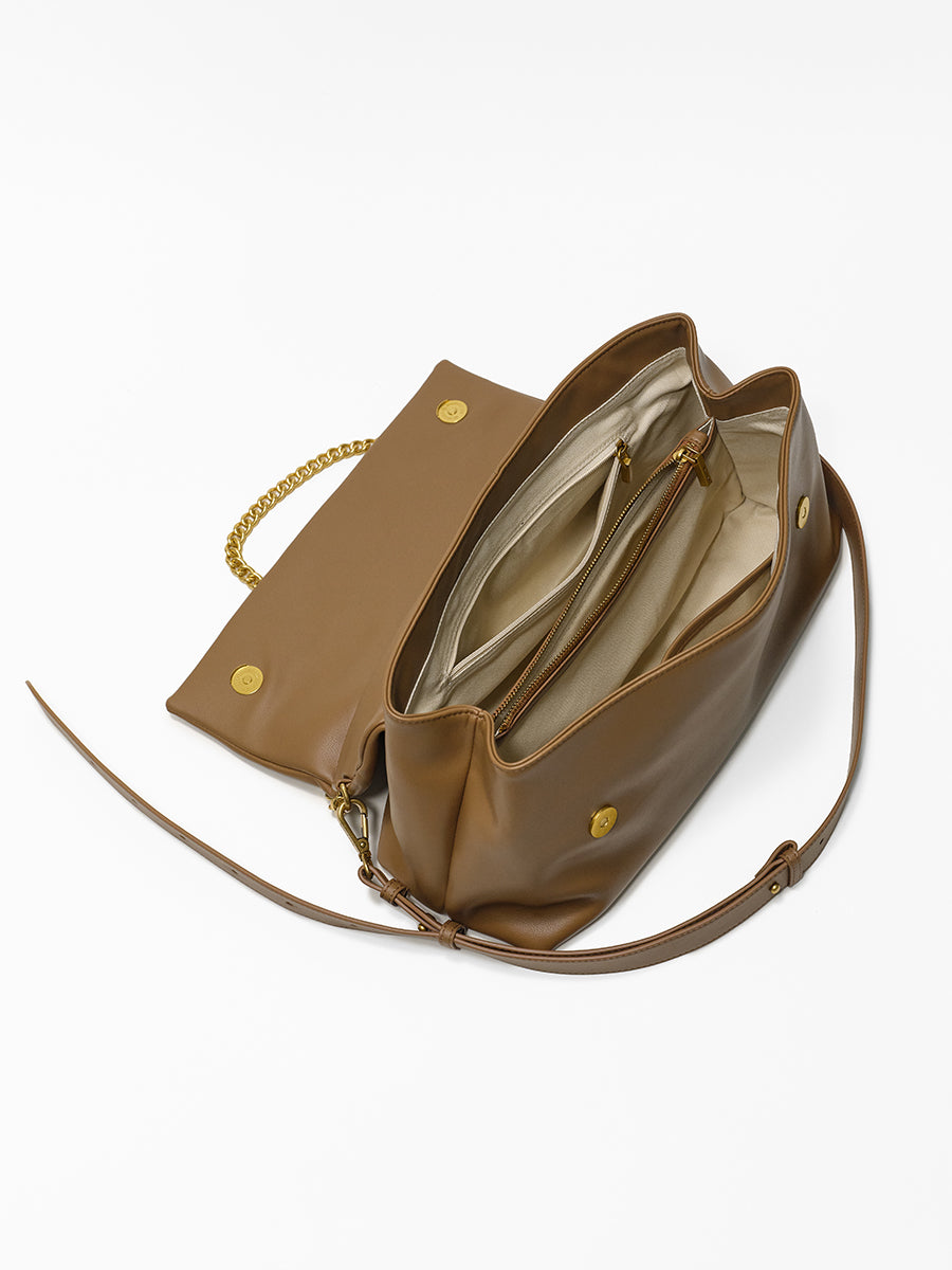 Delicate and luxurious underarm bag