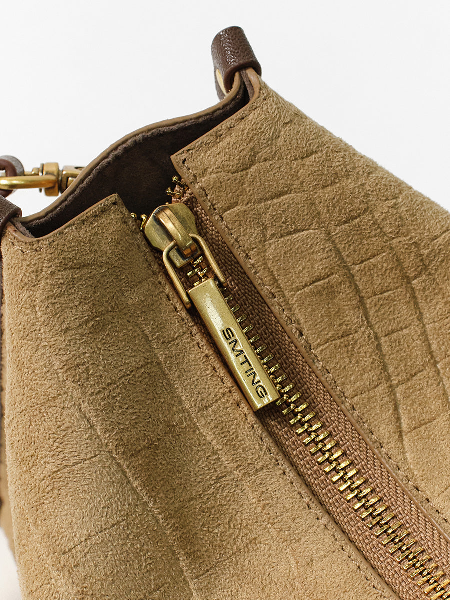 Fashionable hand-held box bag for autumn and winter