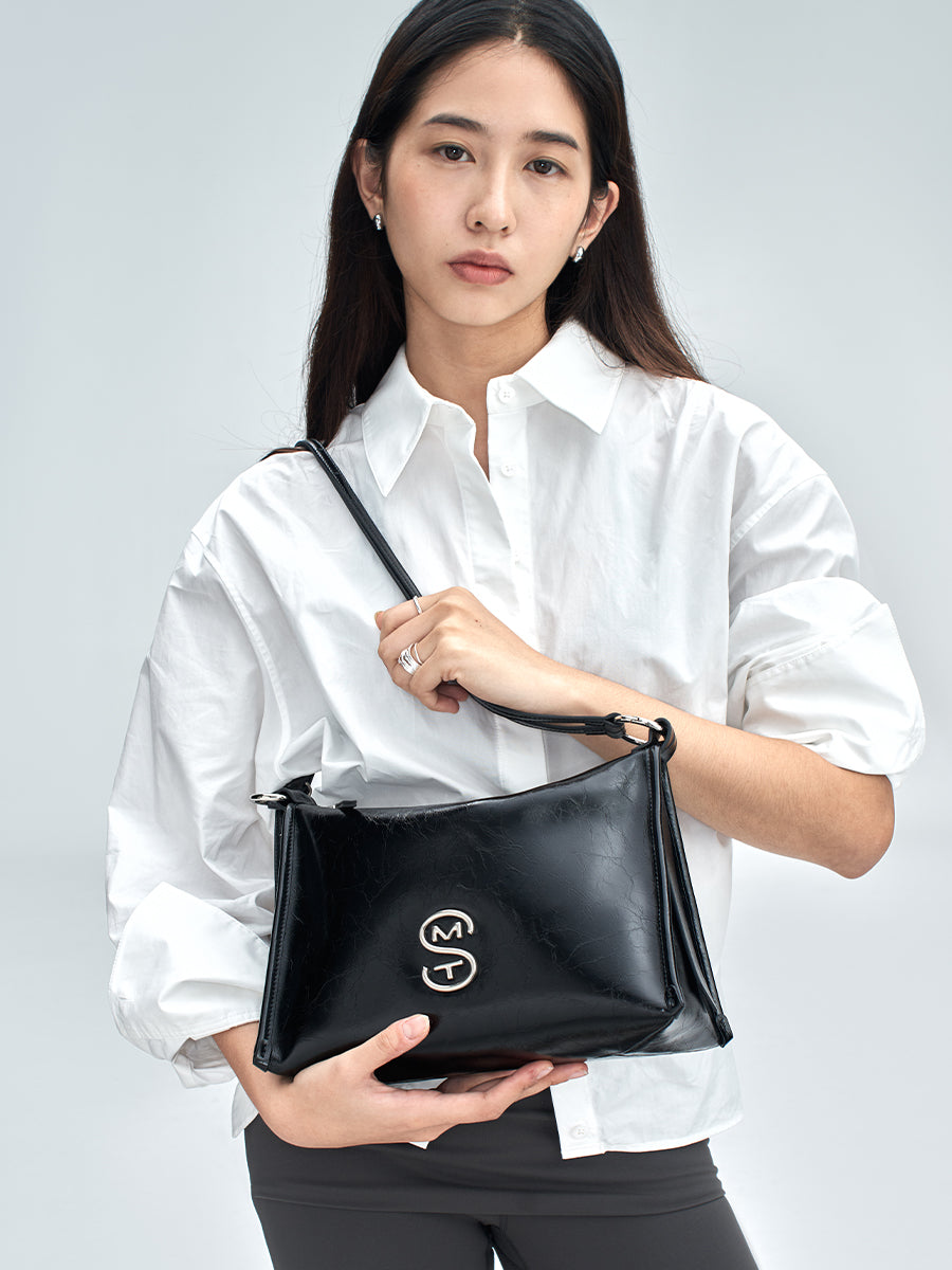 Classic and futuristic combination underarm bag