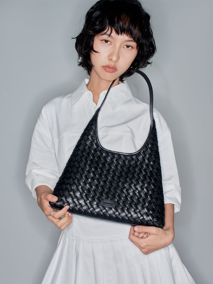 Lazy design woven bag tote bag