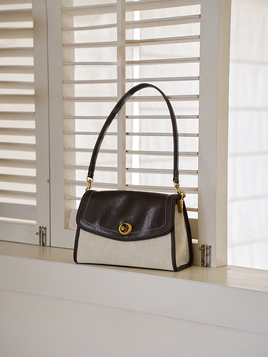 The new single-shoulder bag is versatile