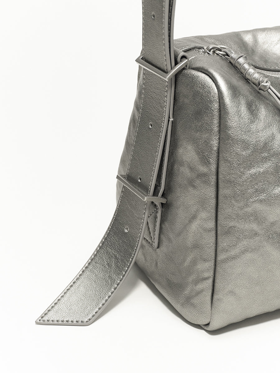 Elegant and fashionable pillow bag