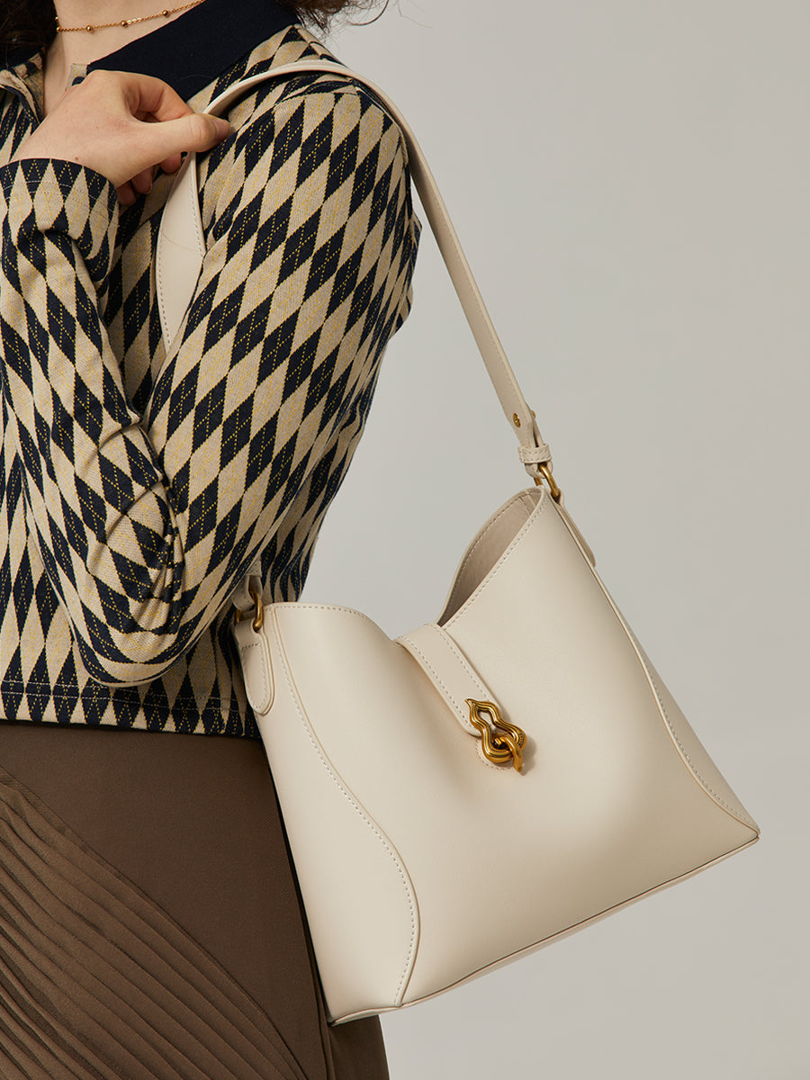 Large-capacity bucket bag for daily commuting