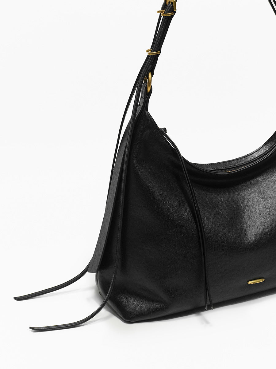 Fashionable minimalist low-key hobo bag