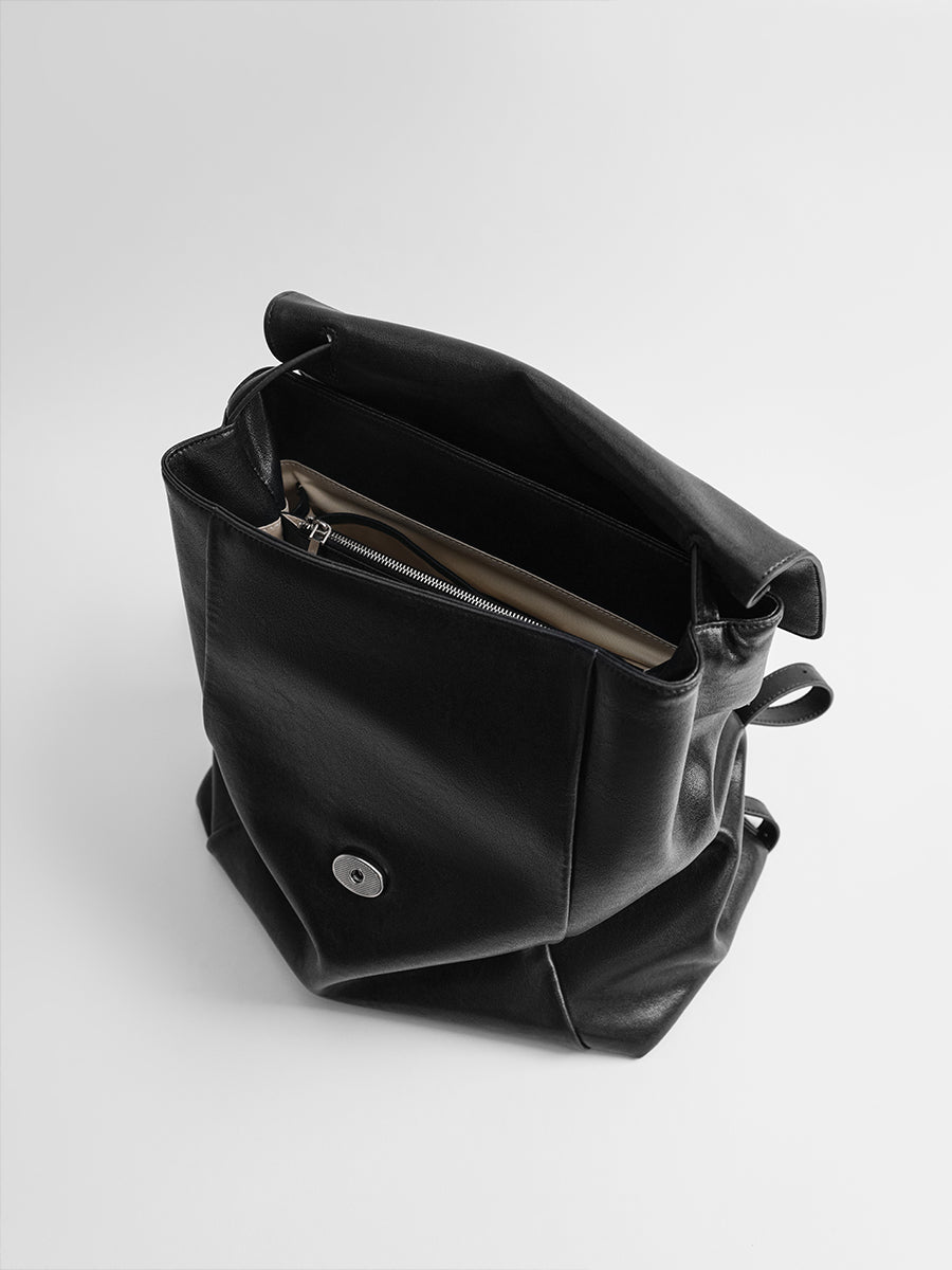 Large-capacity backpack