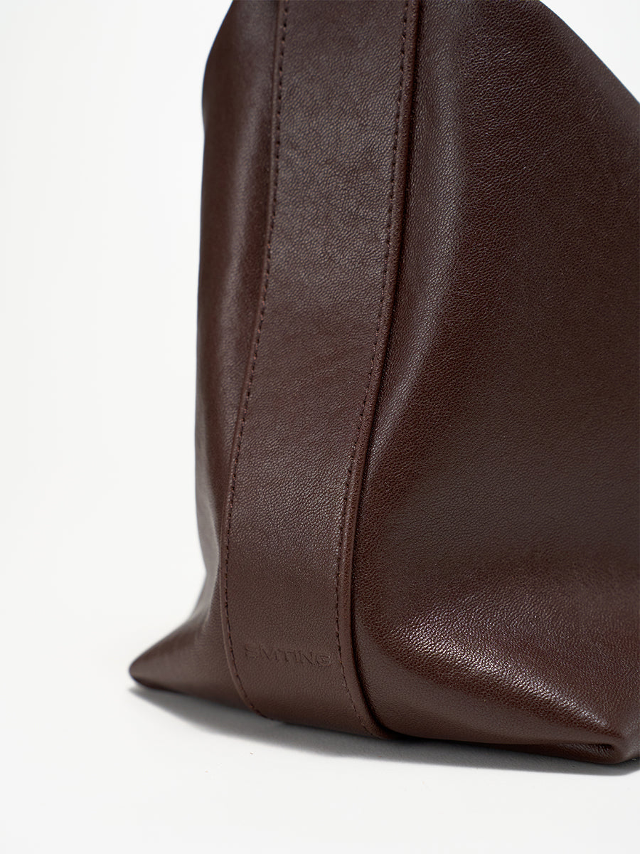 Simple and elegant large-capacity tote bag