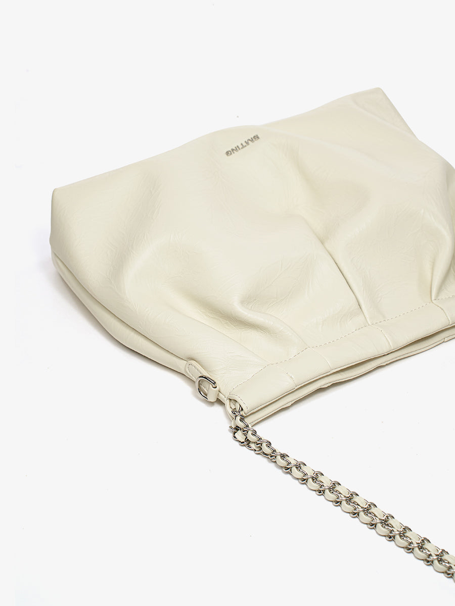 Tissage d'un sac fourre-tout en chaîne de nuages