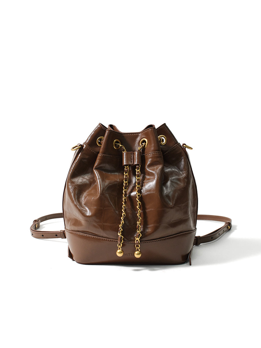 Elegant and exquisite bucket bag