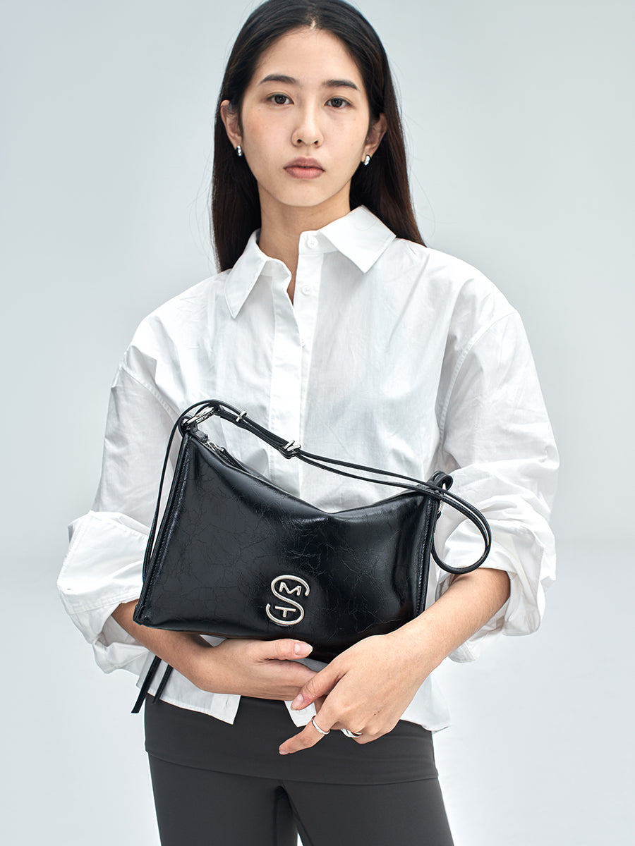 Classic and futuristic combination underarm bag