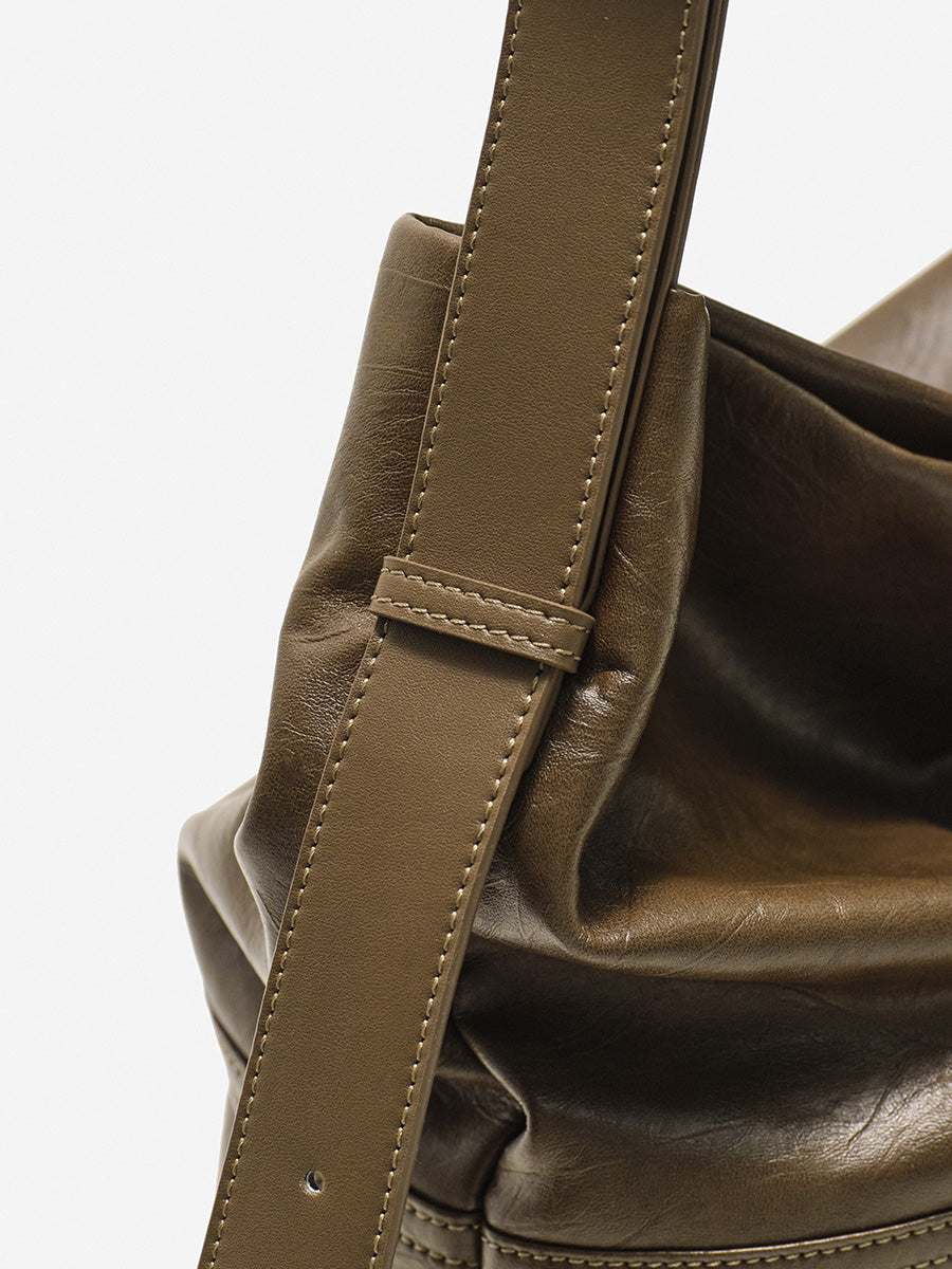 Minimalist fashionable large capacity tote bag