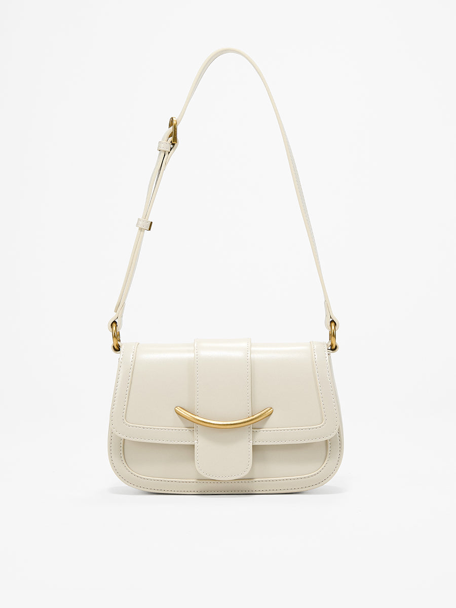 Wavy and fashionable saddle bag