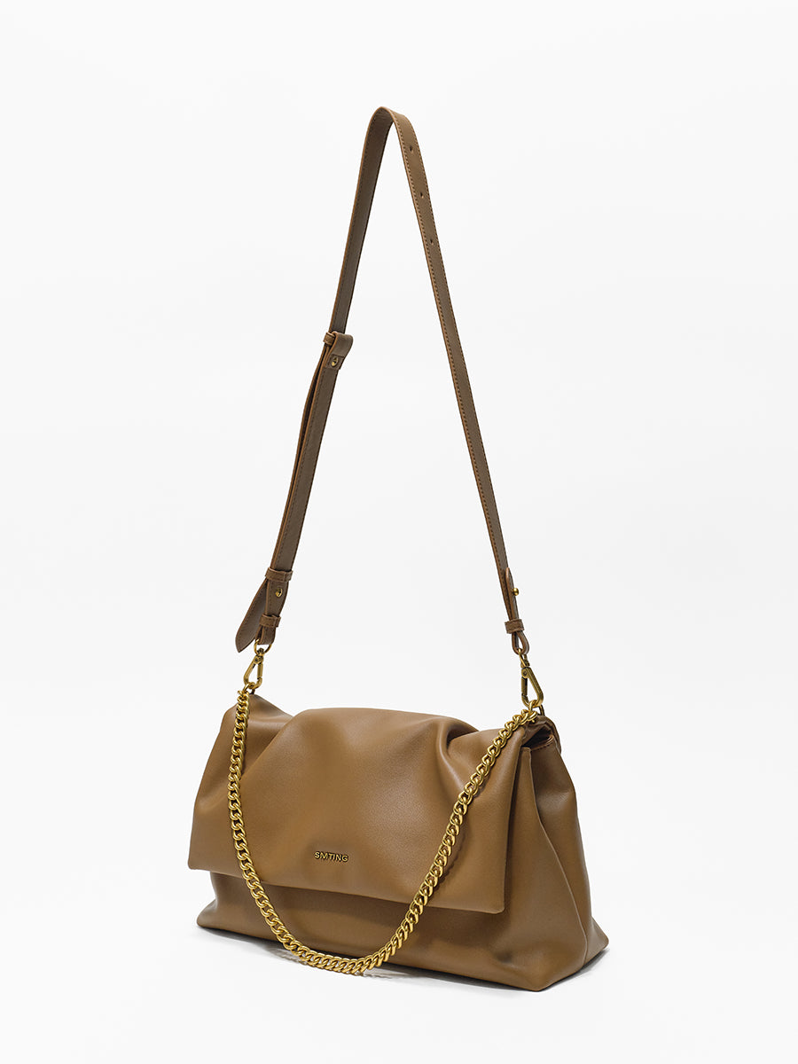 Delicate and luxurious underarm bag