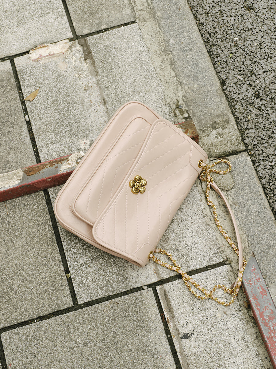 Casual chic chain bag