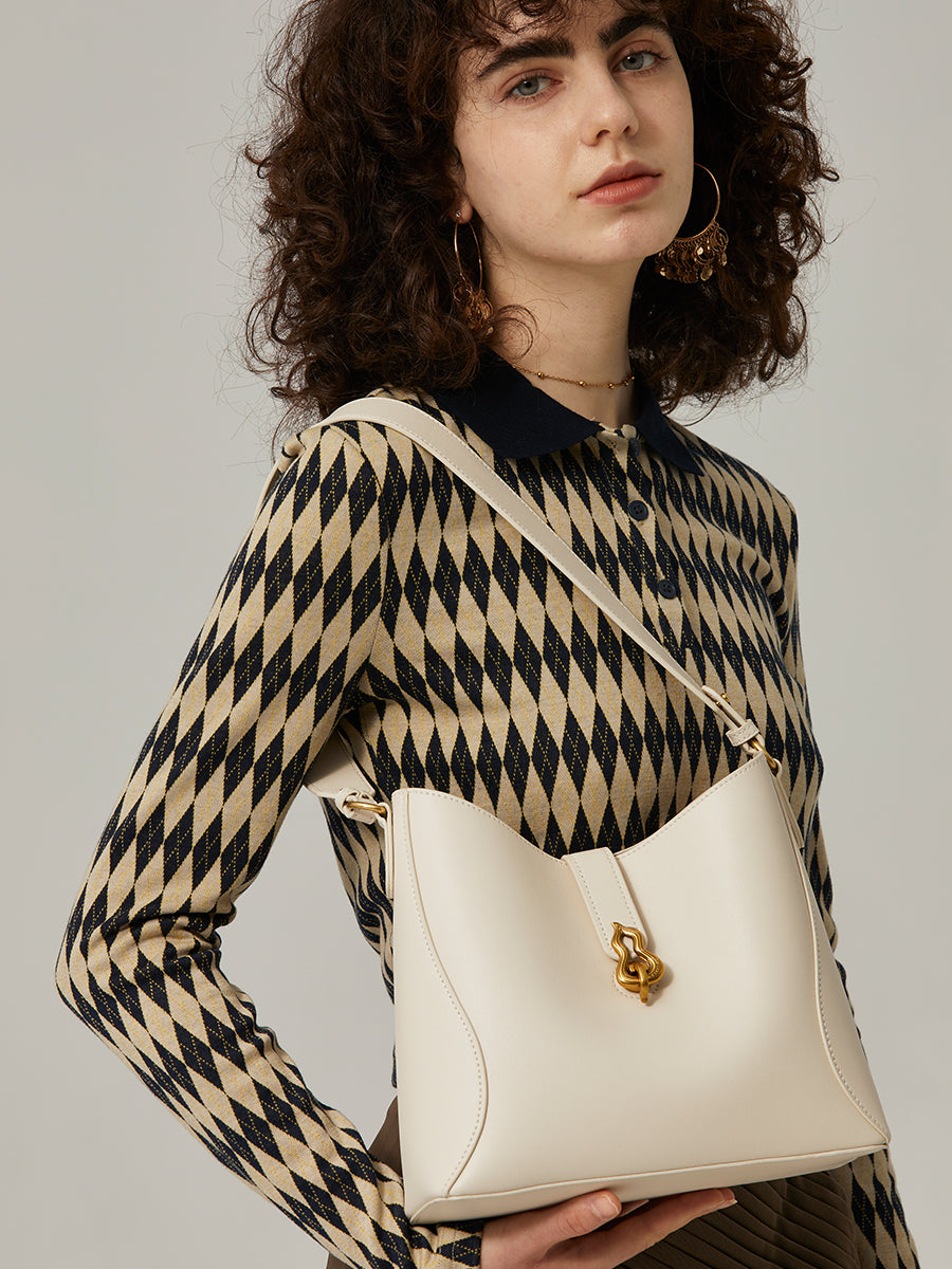 Large-capacity bucket bag for daily commuting