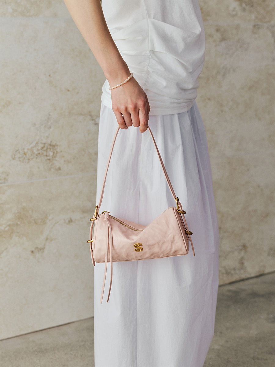 Sophisticated and Versatile Bucket Bag