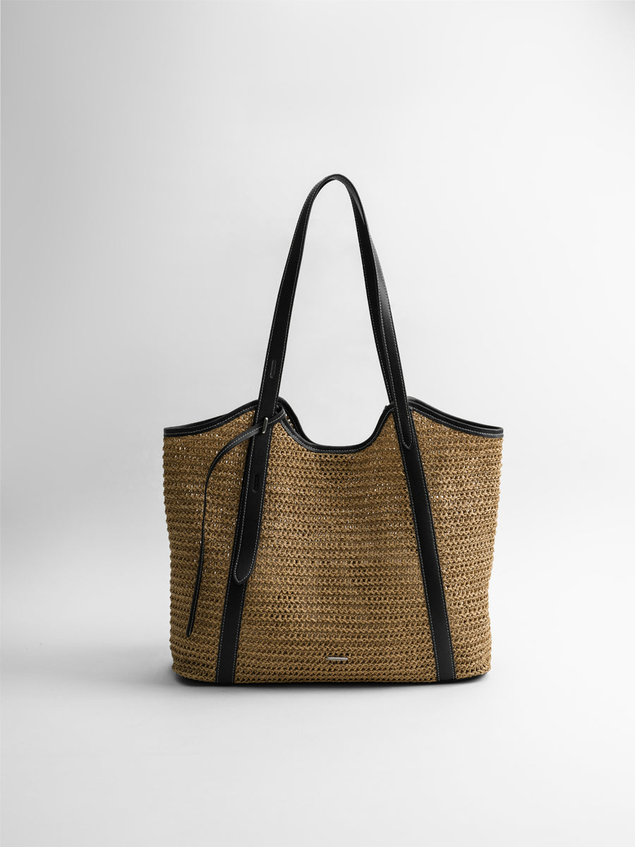 Relaxed vacation-style woven bag