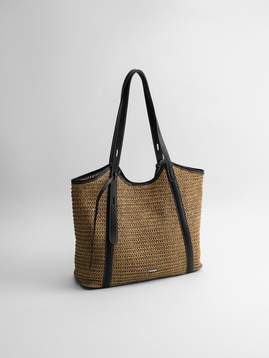 Relaxed vacation-style woven bag
