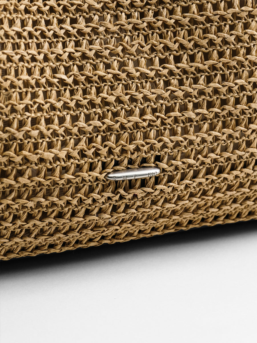 Relaxed vacation-style woven bag