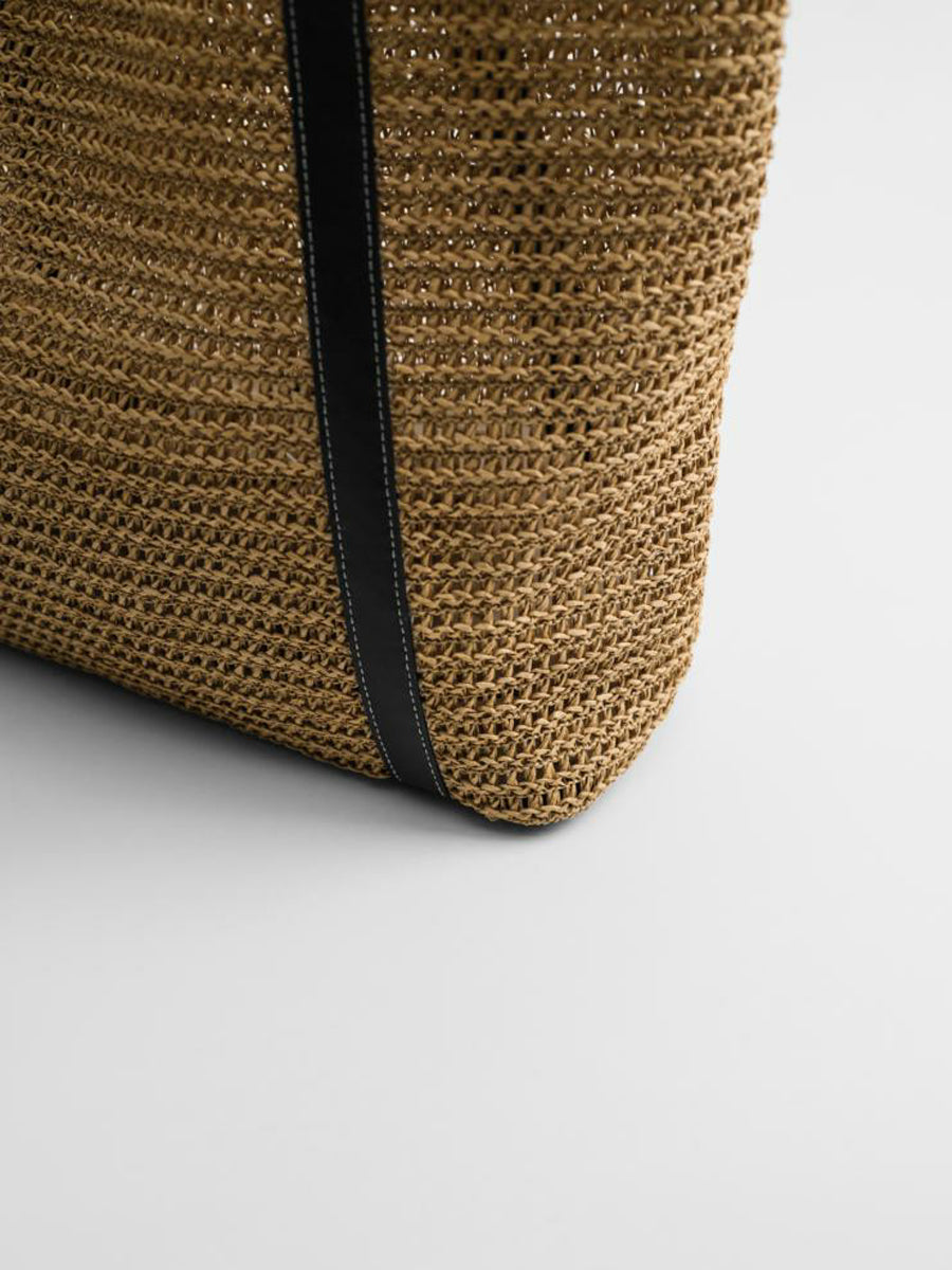 Relaxed vacation-style woven bag