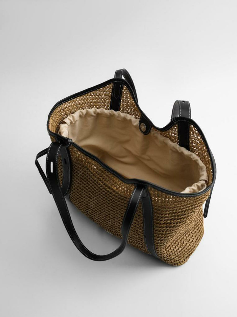 Relaxed vacation-style woven bag
