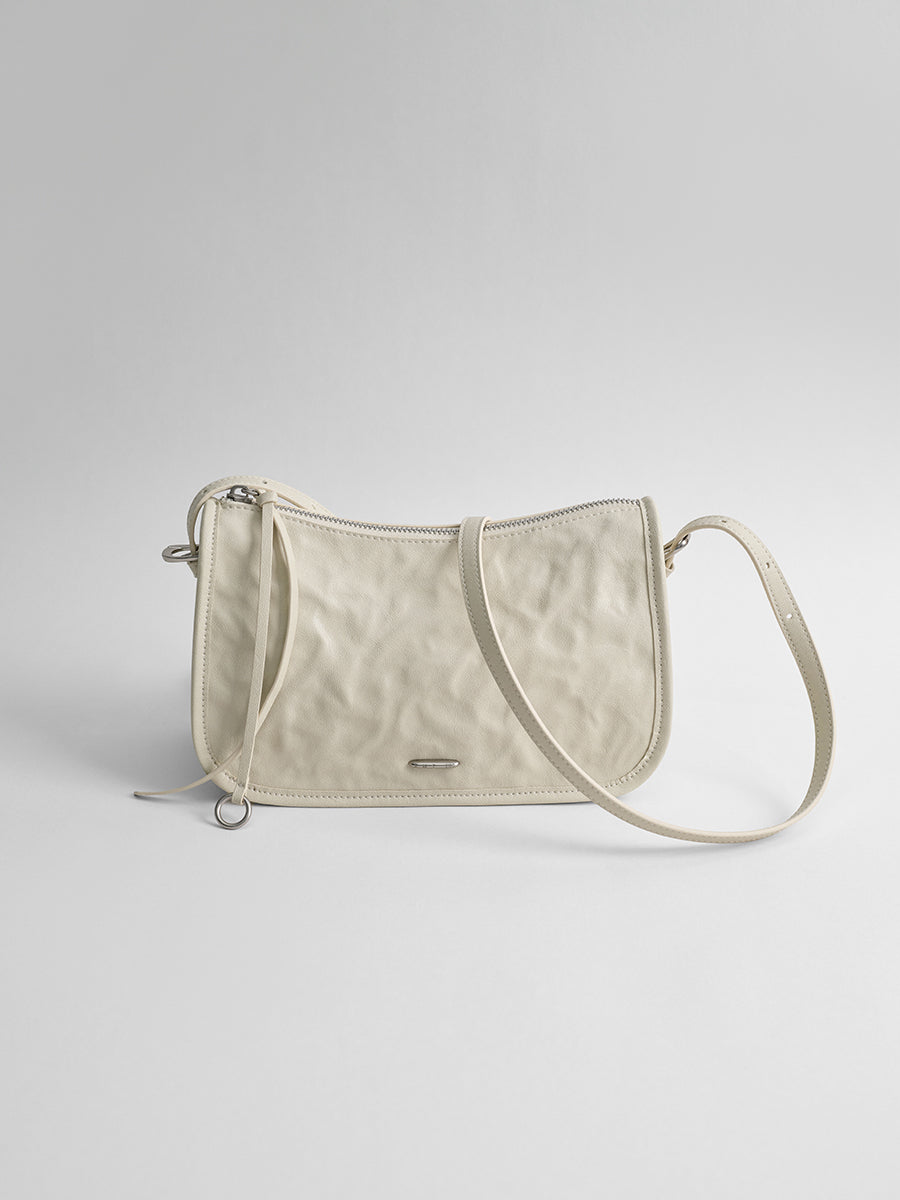 Luxurious and versatile underarm bag