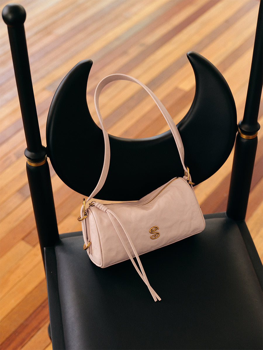 Sophisticated and Versatile Bucket Bag