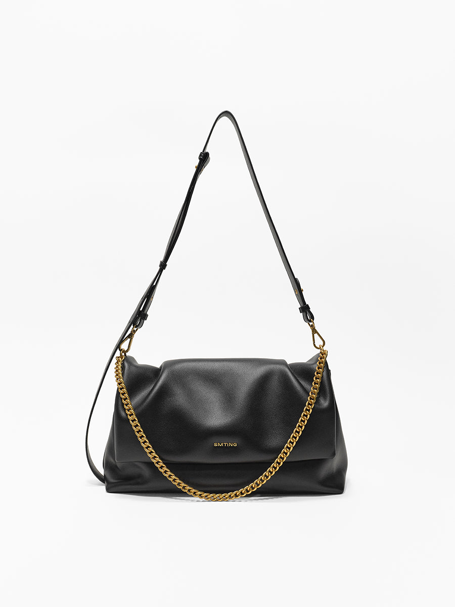 Delicate and luxurious underarm bag