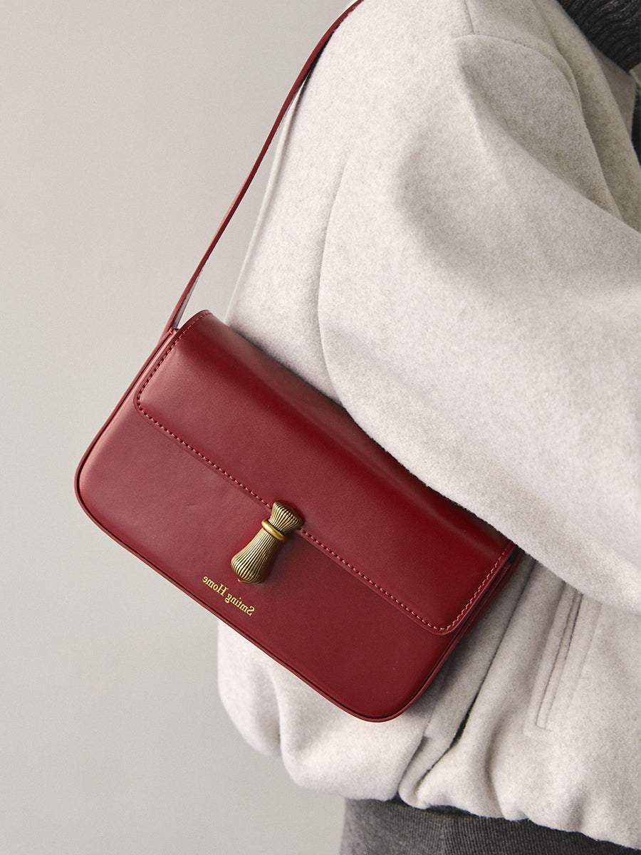 First Look-Underarm Square Bag