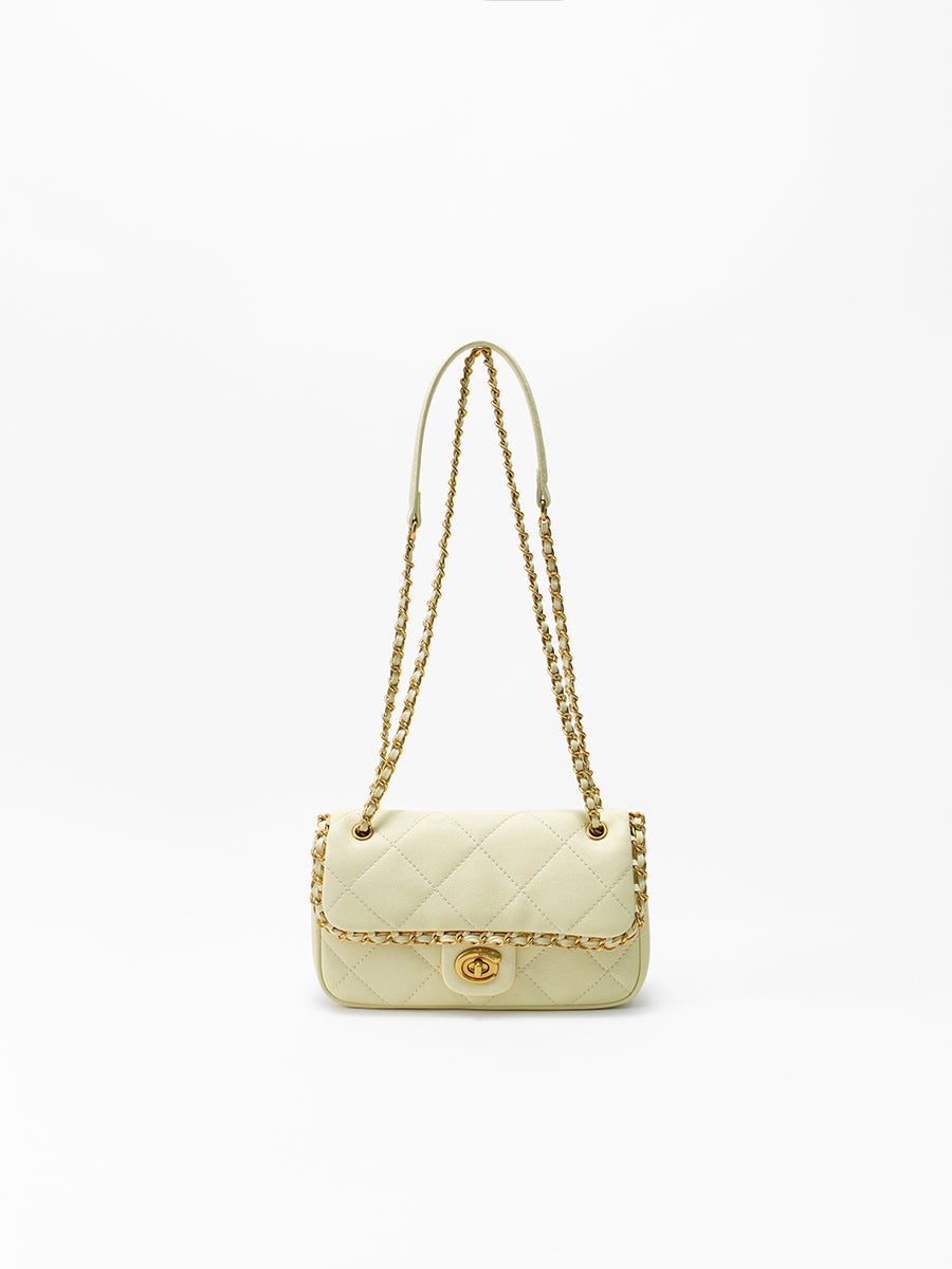 Classic chain bag with a stylish design