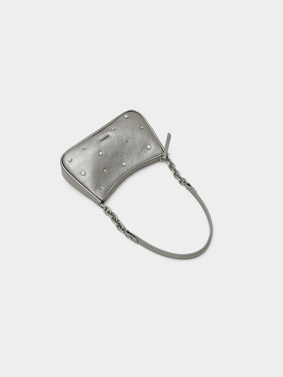 New underarm bag with a sense of desig