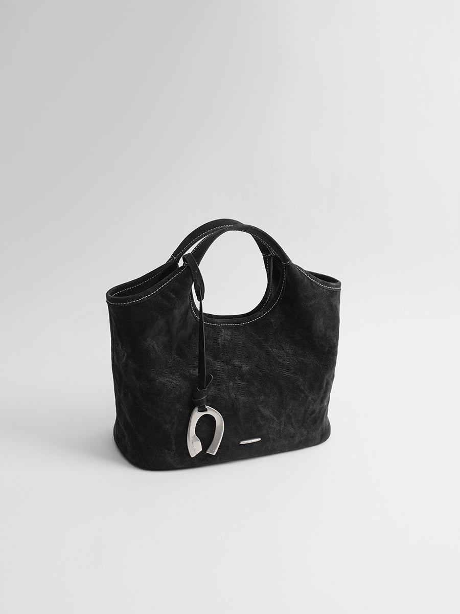 New lightweight luxury bucket bag