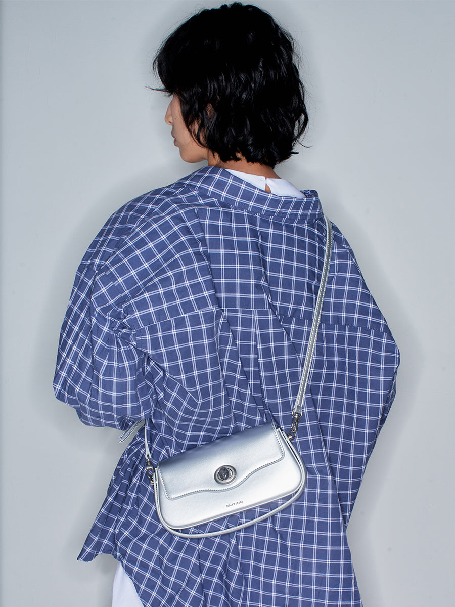 Wavy hand-held small square bag