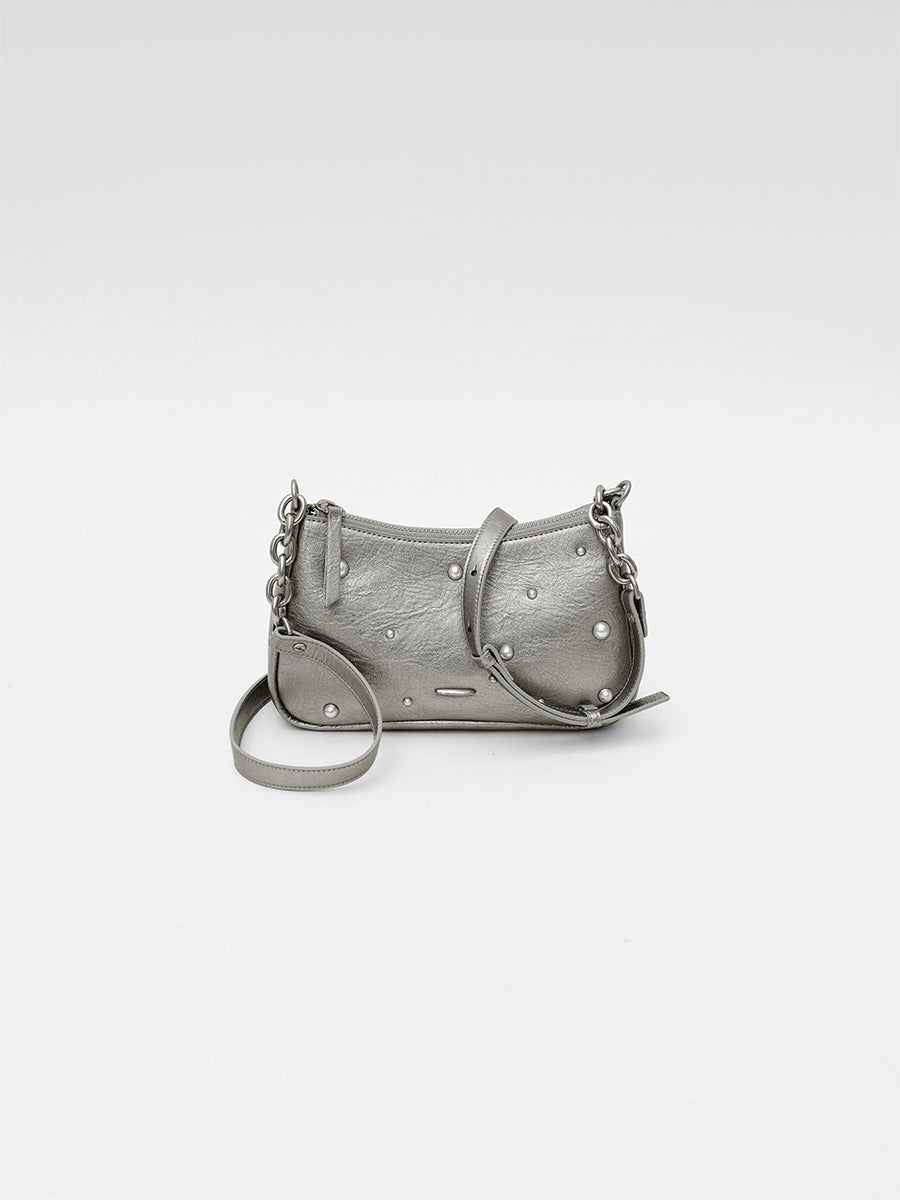 New underarm bag with a sense of desig