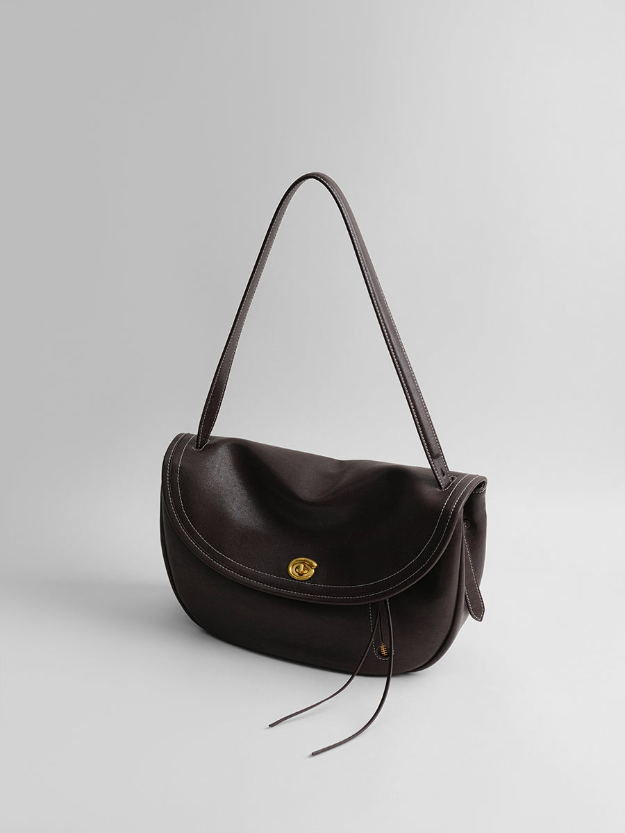 Design-conscious luxury underarm bag