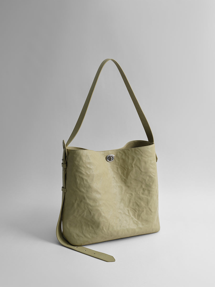 Sneaky design bucket bag