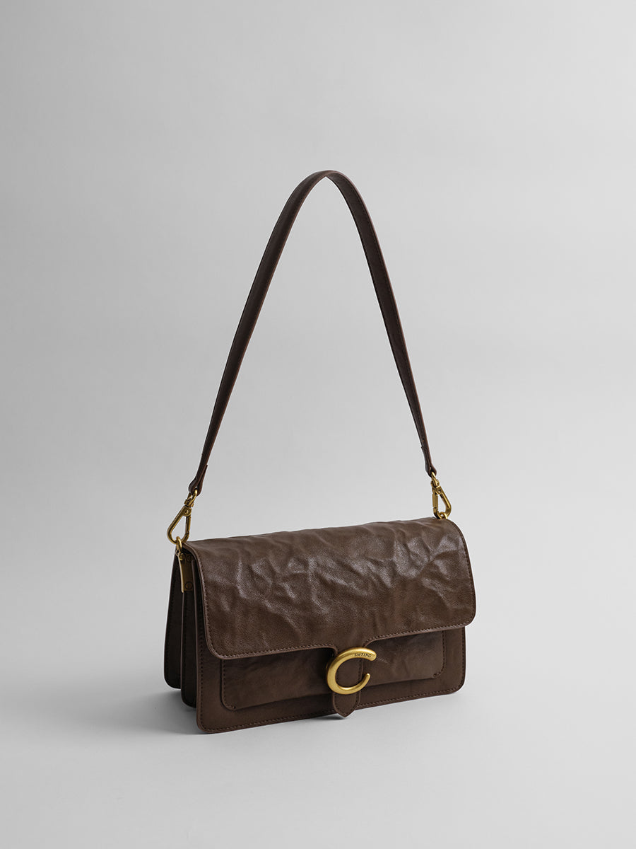 Shoulder bag under the armpit