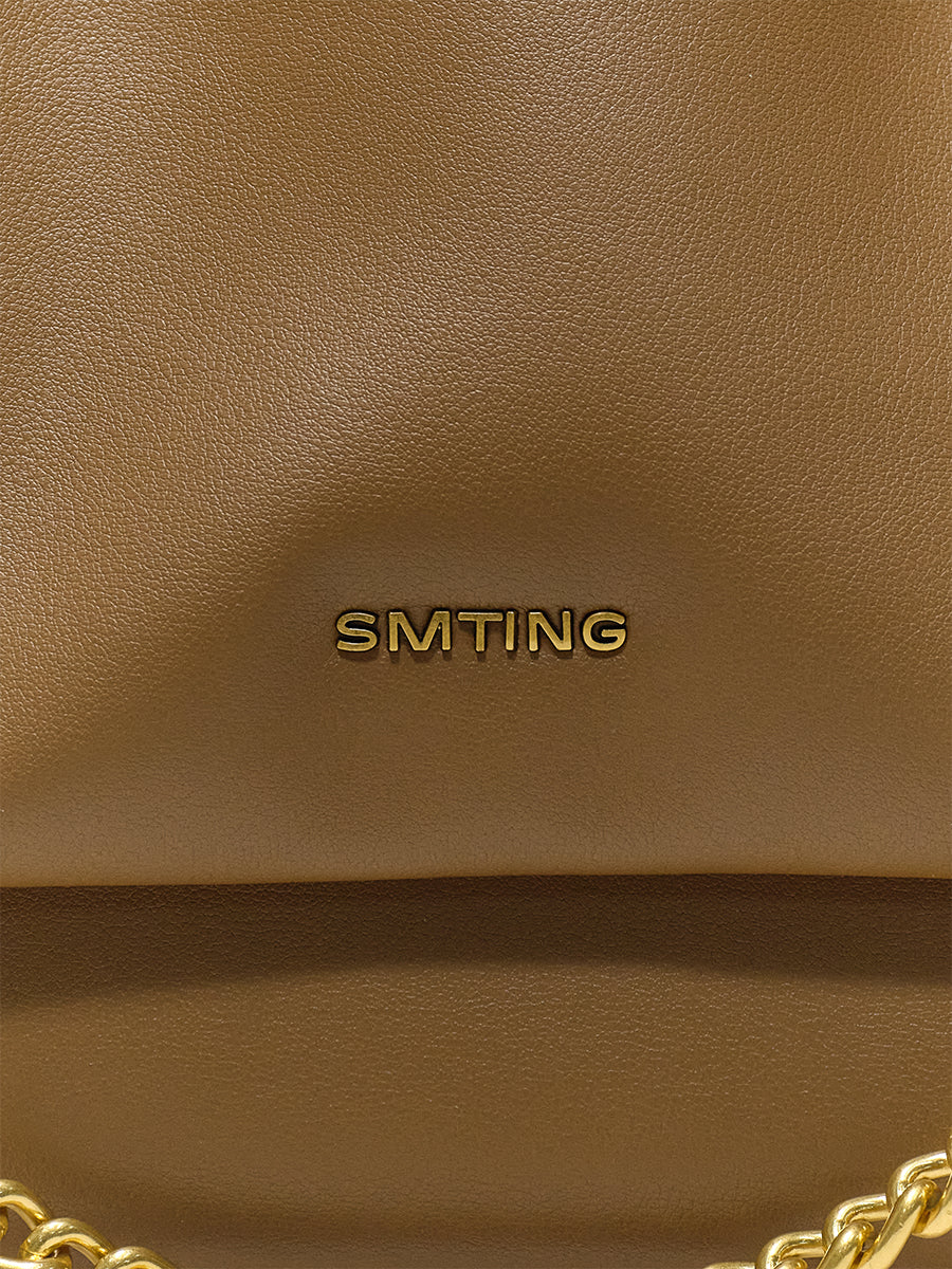 Delicate and luxurious underarm bag