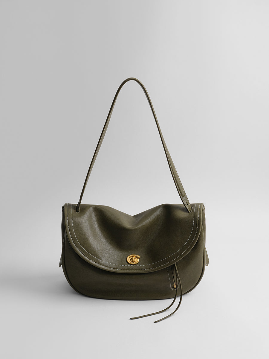 Design-conscious luxury underarm bag